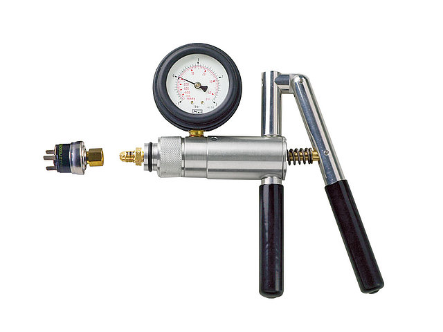 Pressure and vacuum pump for mobile testing of low pressure switches
