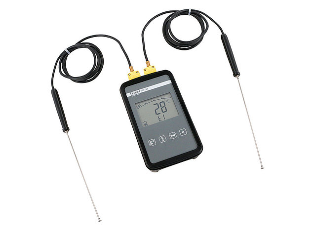 Digital precision thermometer with differential measurement,