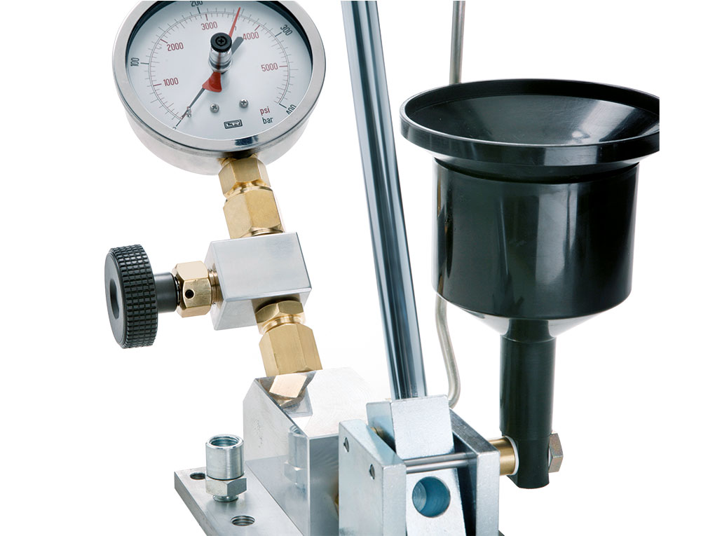 Shut-off valve for injector tester